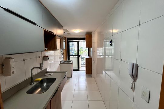 Cozinha de apartamento para alugar com 3 quartos, 90m² em Jacarepaguá, Rio de Janeiro