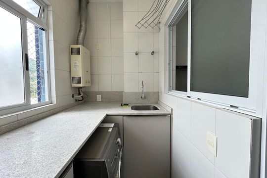 Área de Serviço de apartamento para alugar com 3 quartos, 119m² em Córrego Grande, Florianópolis