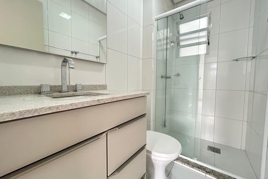Banheiro  de apartamento para alugar com 3 quartos, 119m² em Córrego Grande, Florianópolis