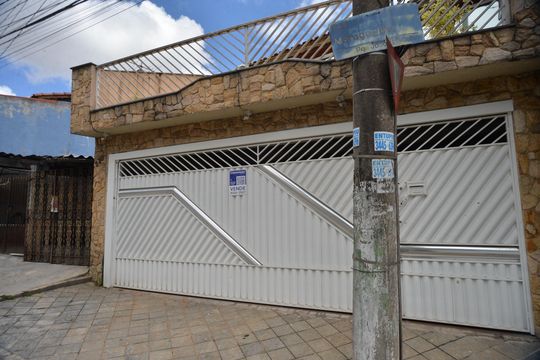 Placa de casa à venda com 3 quartos, 390m² em Parque João Ramalho, Santo André