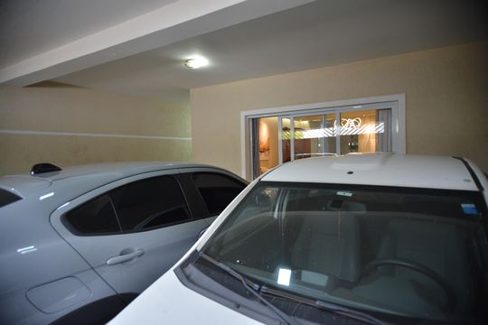 Garagem de casa à venda com 3 quartos, 390m² em Parque João Ramalho, Santo André