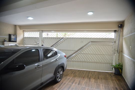 Garagem de casa à venda com 3 quartos, 390m² em Parque João Ramalho, Santo André