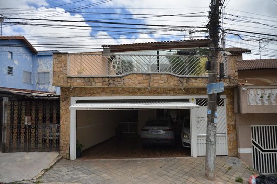 Fachada de casa à venda com 3 quartos, 390m² em Parque João Ramalho, Santo André