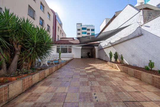 Área comum de casa à venda com 5 quartos, 300m² em Prado, Belo Horizonte