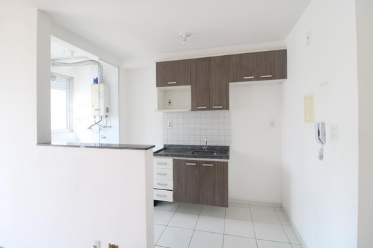 Cozinha de apartamento para alugar com 2 quartos, 49m² em Vila Inglesa, São Paulo