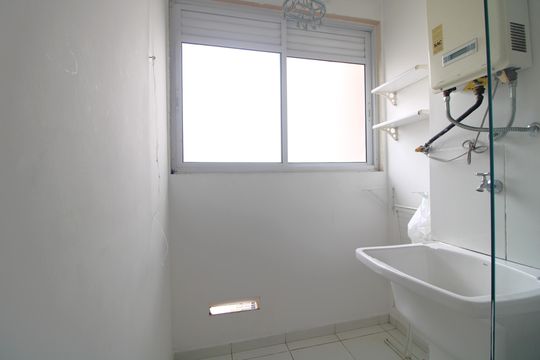 Área de serviço de apartamento para alugar com 2 quartos, 49m² em Vila Inglesa, São Paulo