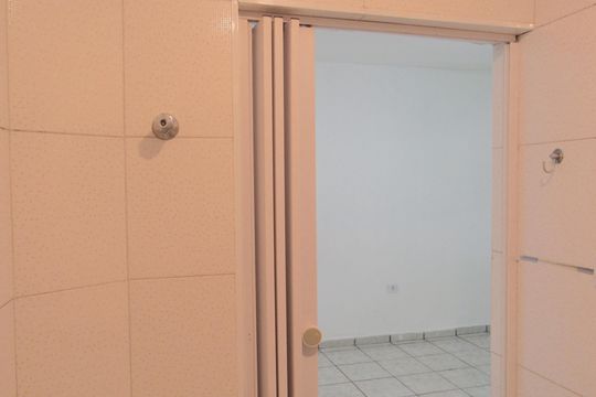 Banheiro de casa para alugar com 1 quarto, 40m² em Pestana, Osasco