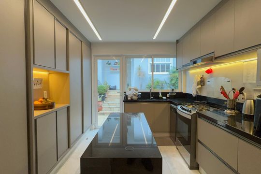 Cozinha de casa à venda com 4 quartos, 300m² em Vila Madalena, São Paulo
