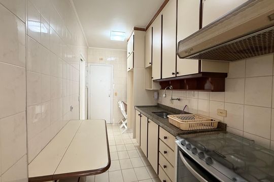 Cozinha de apartamento para alugar com 2 quartos, 66m² em Enseada, Guarujá