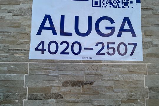 Código de casa para alugar com 2 quartos, 77m² em Marechal Hermes, Rio de Janeiro