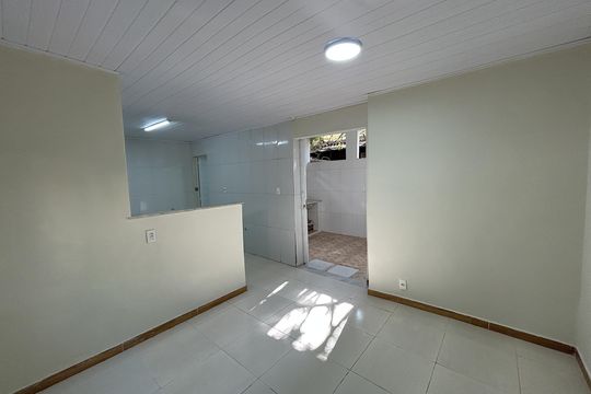 Casa para alugar com 2 quartos, 77m² em Marechal Hermes, Rio de Janeiro
