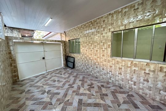 Garagem de casa para alugar com 2 quartos, 77m² em Marechal Hermes, Rio de Janeiro