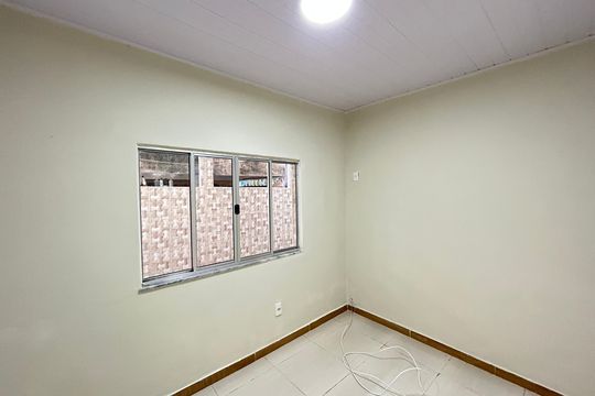 Quarto 2 de casa para alugar com 2 quartos, 77m² em Marechal Hermes, Rio de Janeiro