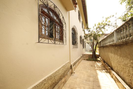 Área comum de casa à venda com 4 quartos, 252m² em Padre Eustáquio, Belo Horizonte