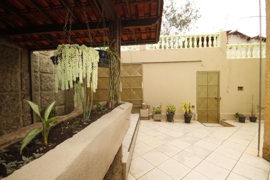 Área comum de casa à venda com 4 quartos, 252m² em Padre Eustáquio, Belo Horizonte