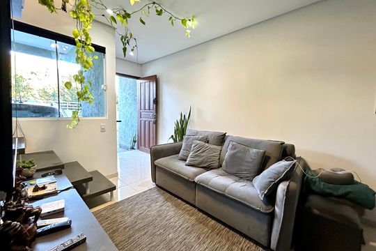 Sala de casa de condomínio para alugar com 2 quartos, 68m² em Rio Tavares, Florianópolis