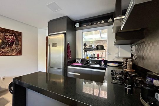 Cozinha  de casa de condomínio para alugar com 2 quartos, 68m² em Rio Tavares, Florianópolis