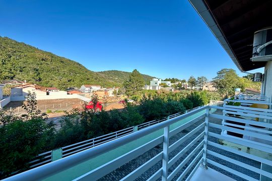 Varanda de casa de condomínio para alugar com 2 quartos, 68m² em Rio Tavares, Florianópolis
