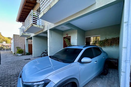 Fachada de casa de condomínio para alugar com 2 quartos, 68m² em Rio Tavares, Florianópolis