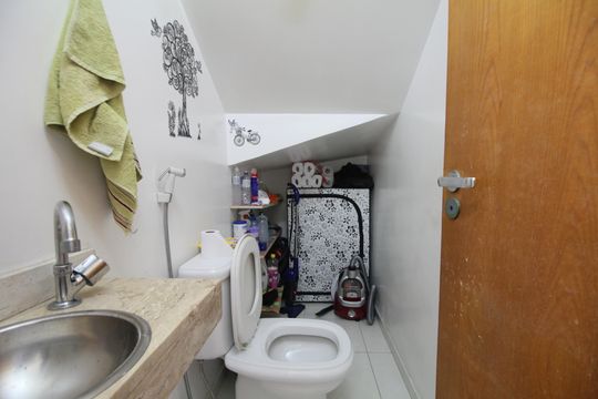 Lavabo de casa à venda com 3 quartos, 125m² em Parque Pinheiros, Taboão da Serra