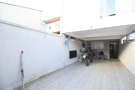 Garagem de casa à venda com 3 quartos, 125m² em Parque Pinheiros, Taboão da Serra
