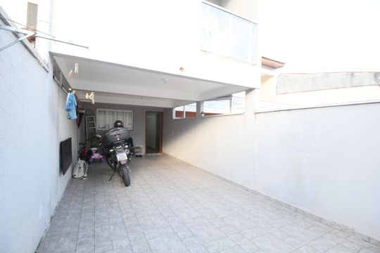 Garagem de casa à venda com 3 quartos, 125m² em Parque Pinheiros, Taboão da Serra