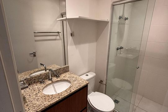 Banheiro  de apartamento para alugar com 2 quartos, 70m² em Empresarial 18 do Forte, Barueri