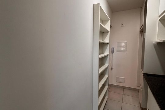 Cozinha de apartamento para alugar com 2 quartos, 70m² em Empresarial 18 do Forte, Barueri