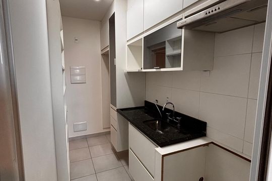 Cozinha de apartamento para alugar com 2 quartos, 70m² em Empresarial 18 do Forte, Barueri
