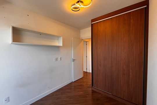 Quarto de apartamento para alugar com 2 quartos, 70m² em Empresarial 18 do Forte, Barueri