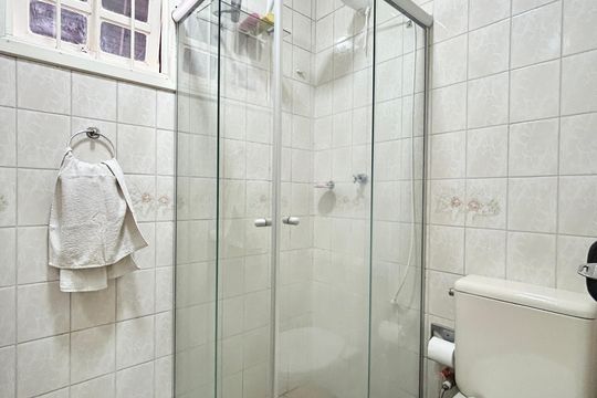 Banheiro de casa à venda com 2 quartos, 110m² em Vila Nova, Novo Hamburgo
