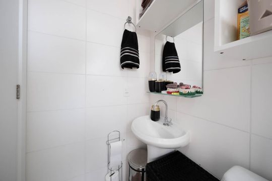 Banheiro social de apartamento à venda com 2 quartos, 40m² em Vila Penteado, São Paulo
