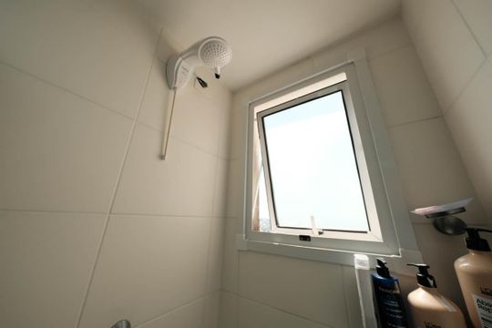 Banheiro social de apartamento à venda com 2 quartos, 40m² em Vila Penteado, São Paulo