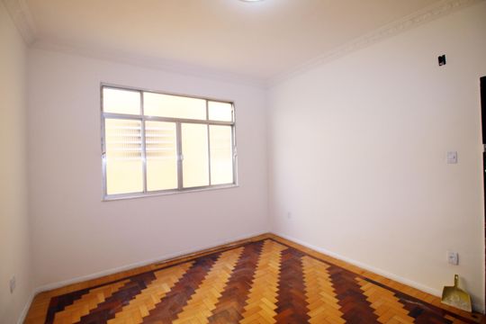 Sala de apartamento à venda com 2 quartos, 67m² em Váz Lobo, Rio de Janeiro