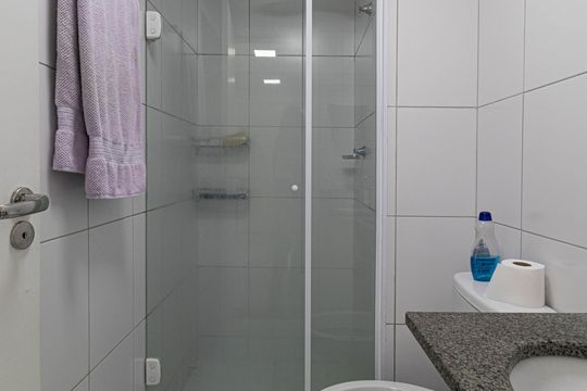 Banheiro de apartamento à venda com 2 quartos, 33m² em Vila Pierina, São Paulo