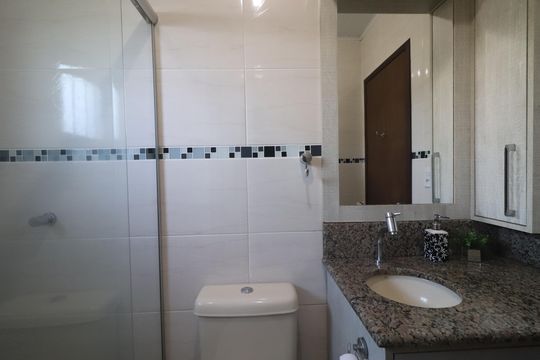 Banheiro de casa à venda com 3 quartos, 140m² em Ouro Branco, Novo Hamburgo