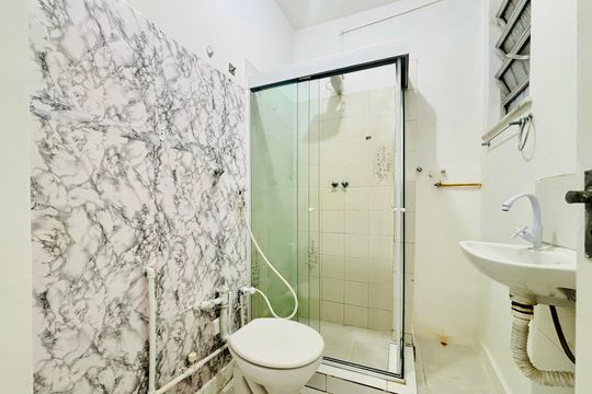 Banheiro social de apartamento para alugar com 1 quarto, 35m² em Copacabana, Rio de Janeiro
