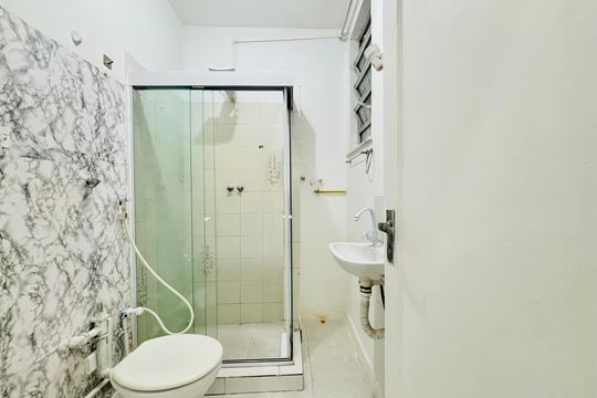Banheiro social de apartamento para alugar com 1 quarto, 35m² em Copacabana, Rio de Janeiro