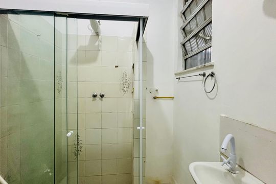 Banheiro social de apartamento para alugar com 1 quarto, 35m² em Copacabana, Rio de Janeiro