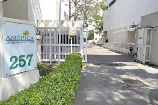 Fachada de apartamento para alugar com 2 quartos, 51m² em Del Castilho, Rio de Janeiro