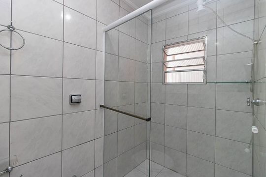 Banheiro da Suíte 2 de casa para alugar com 3 quartos, 210m² em Vila Mazzei, São Paulo