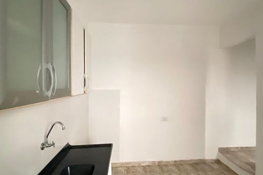 Cozinha de casa para alugar com 1 quarto, 26m² em Jardim Roberto, Osasco