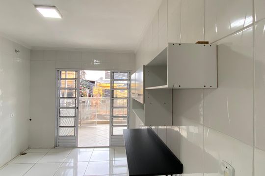 Cozinha de casa para alugar com 1 quarto, 84m² em Jardim Roberto, Osasco