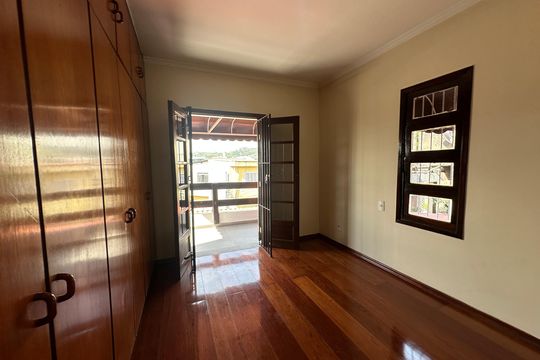 Suíte de casa à venda com 3 quartos, 240m² em Vila Engenho Novo, Barueri