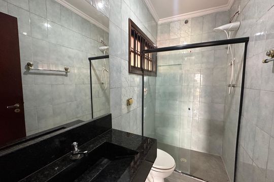 Banheiro da Suíte de casa à venda com 3 quartos, 240m² em Vila Engenho Novo, Barueri