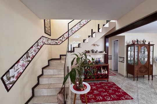 Sala de casa de condomínio à venda com 4 quartos, 550m² em Vargem Pequena, Rio de Janeiro