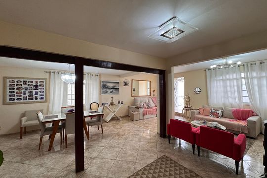 Sala de casa de condomínio à venda com 4 quartos, 550m² em Vargem Pequena, Rio de Janeiro