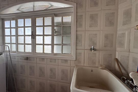 Edícula - Lavanderia de casa de condomínio para alugar com 4 quartos, 550m² em Vargem Pequena, Rio de Janeiro