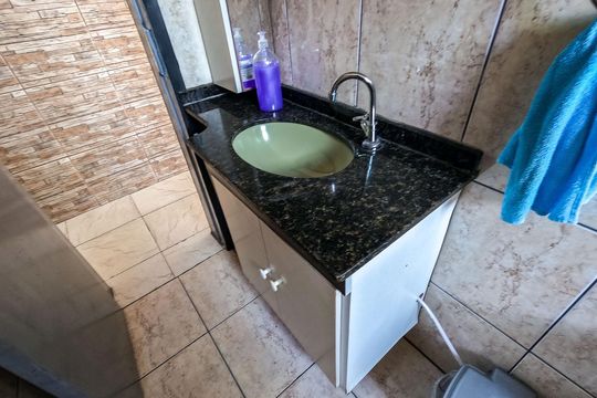 Banheiro social de casa para alugar com 1 quarto, 244m² em Vila Palmeiras, São Paulo