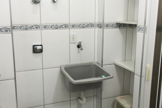 Banheiro de apartamento para alugar com 1 quarto, 60m² em Boqueirão, Santos